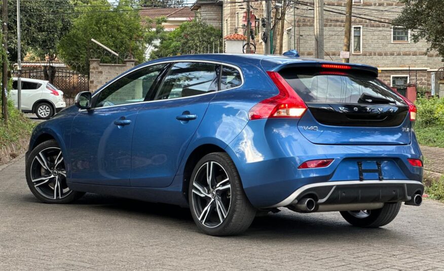 2017 Volvo V40 T5 R-Design