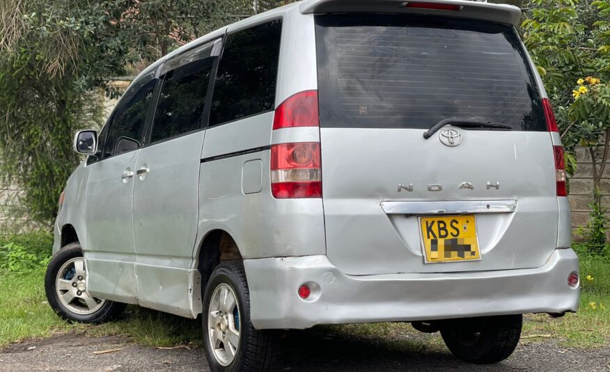 2006 Toyota Noah