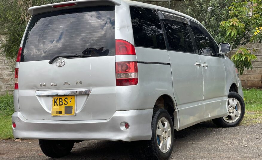 2006 Toyota Noah