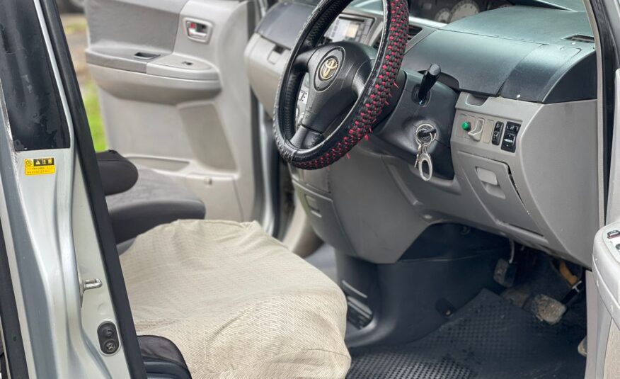 2006 Toyota Noah