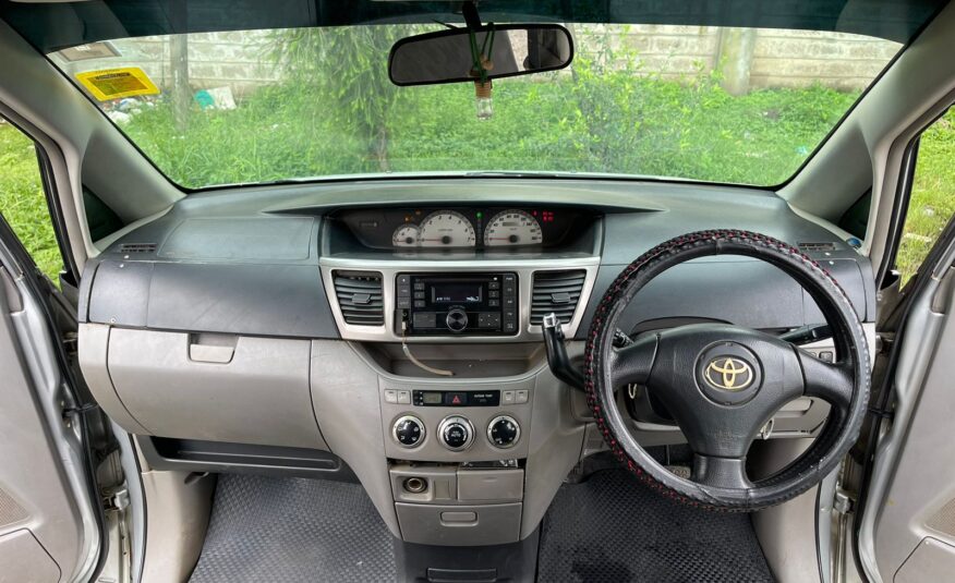 2006 Toyota Noah