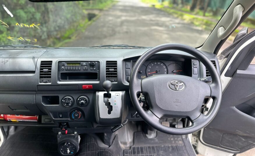 2016 Toyota Hiace 7L