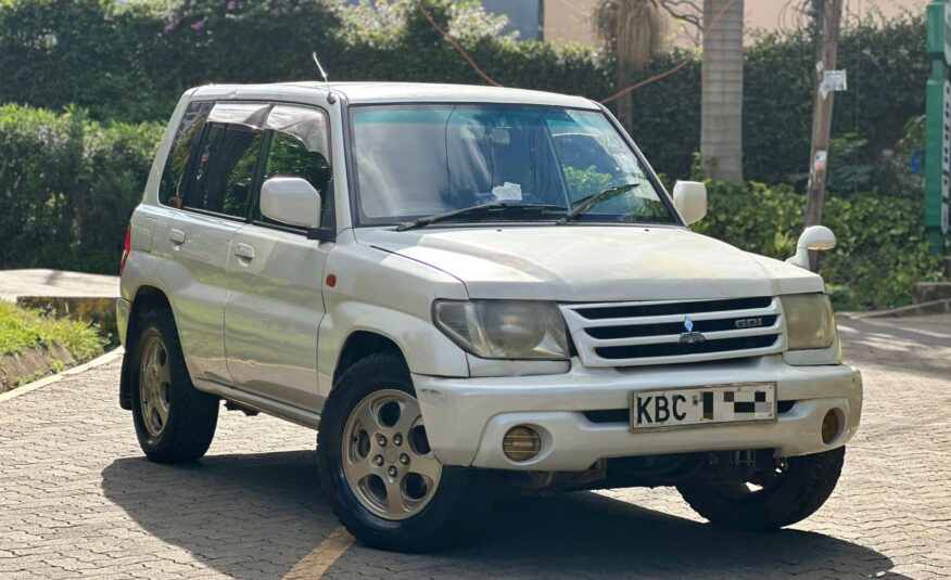 2002 Mitsubishi Pajero IO