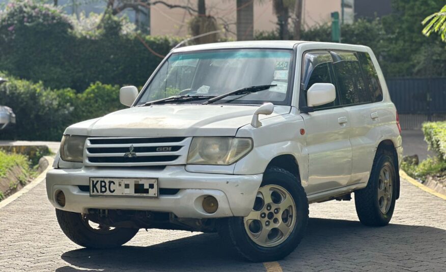 2002 Mitsubishi Pajero IO
