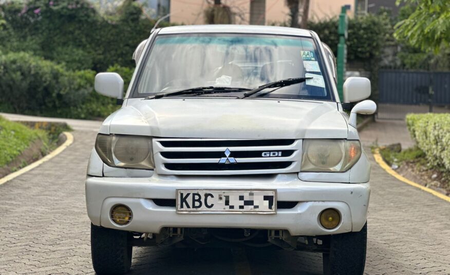 2002 Mitsubishi Pajero IO